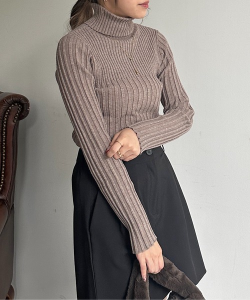 Thevon（ゼボン）の「裏リブタートルニットプルオーバー（ニット/セーター・レディース・オレンジ/ブルー/アイボリー/モカ/ブラック/オフホワイト・FREE）」の10枚目の写真