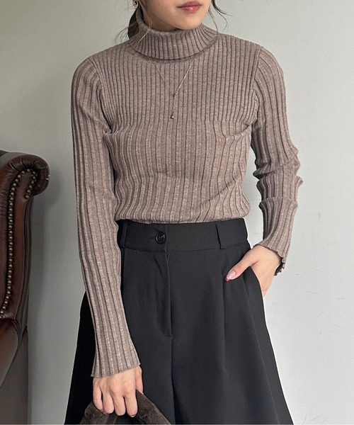 Thevon（ゼボン）の「裏リブタートルニットプルオーバー（ニット/セーター・レディース・オレンジ/ブルー/アイボリー/モカ/ブラック/オフホワイト・FREE）」の7枚目の写真