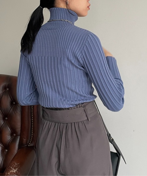 Thevon（ゼボン）の「裏リブタートルニットプルオーバー（ニット/セーター・レディース・オレンジ/ブルー/アイボリー/モカ/ブラック/オフホワイト・FREE）」の15枚目の写真