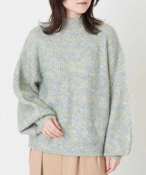 A de a.v.v（アードアー・ヴェ・ヴェ）の「アームウォーマー風ハイネックプルオーバー（ニット/セーター・レディース・オレンジ系その他/アイボリー・39）」の2枚目の写真