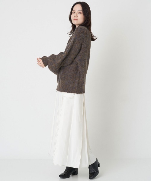 A de a.v.v（アードアー・ヴェ・ヴェ）の「アームウォーマー風ハイネックプルオーバー（ニット/セーター・レディース・オレンジ系その他/アイボリー・39）」の7枚目の写真