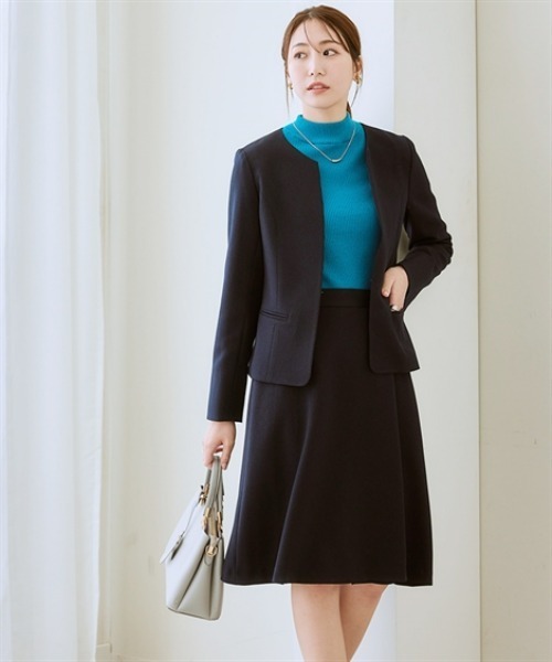 7days Life Styling(セブンデイズライフスタイリング)の「洗える・ストレッチ ウール調スカートスーツ(キーネックノーカラージャケット+ラップ風セミフレアスカート)(スーツセット・レディース・ブラック/グレー系/ネイビー・M/L/3L/S/LL/5L/4L/6L/8L)」の3枚目の写真