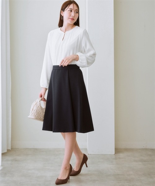 7days Life Styling(セブンデイズライフスタイリング)の「洗える・ストレッチ ウール調スカートスーツ(キーネックノーカラージャケット+ラップ風セミフレアスカート)(スーツセット・レディース・ブラック/グレー系/ネイビー・M/L/3L/S/LL/5L/4L/6L/8L)」の6枚目の写真