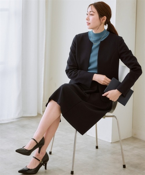 7days Life Styling(セブンデイズライフスタイリング)の「洗える・ストレッチ ウール調スカートスーツ(キーネックノーカラージャケット+ラップ風セミフレアスカート)(スーツセット・レディース・ブラック/グレー系/ネイビー・M/L/3L/S/LL/5L/4L/6L/8L)」の4枚目の写真