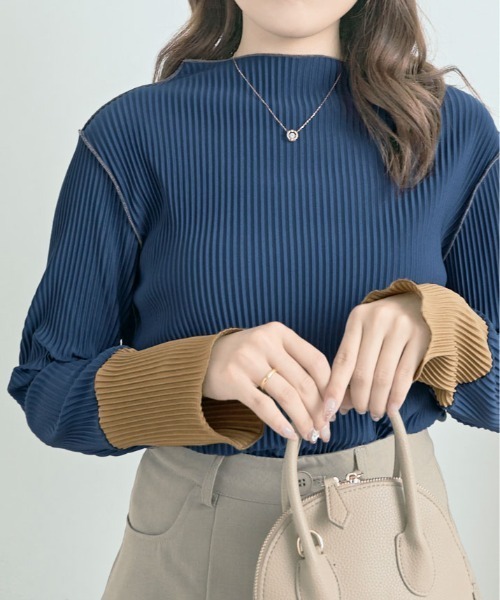 【人気】イッセイミヤケ プリーツ ボトルネック カットソー グラデーション M 人気】イッセイミヤケ プリーツ ボトルネック カットソー グラデーション M