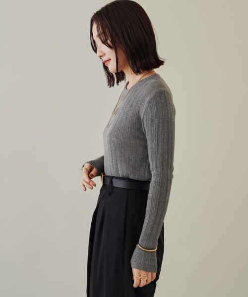 Shelly island（シェリーアイランド）の「クルーネックリブニットトップス（ニット/セーター・レディース・グレー/ブラック/ホワイト・FREE）」の10枚目の写真