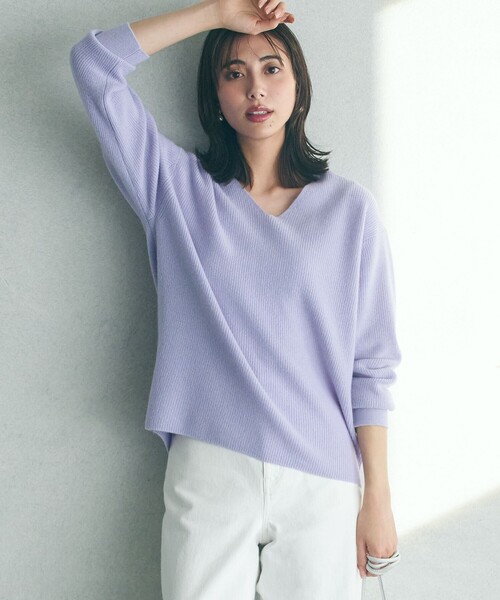 23区(ニジュウサンク)の「【洗える】ウールカシミヤ Vネック ニット(ニット/セーター・レディース・ライラック系/スカイブルー系/ブラック系/イエロー系/ベージュ系/ピンク系・32)」の4枚目の写真