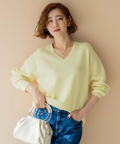 23区(ニジュウサンク)の「【洗える】ウールカシミヤ Vネック ニット(ニット/セーター・レディース・ライラック系/スカイブルー系/ブラック系/イエロー系/ベージュ系/ピンク系・32)」の5枚目の写真