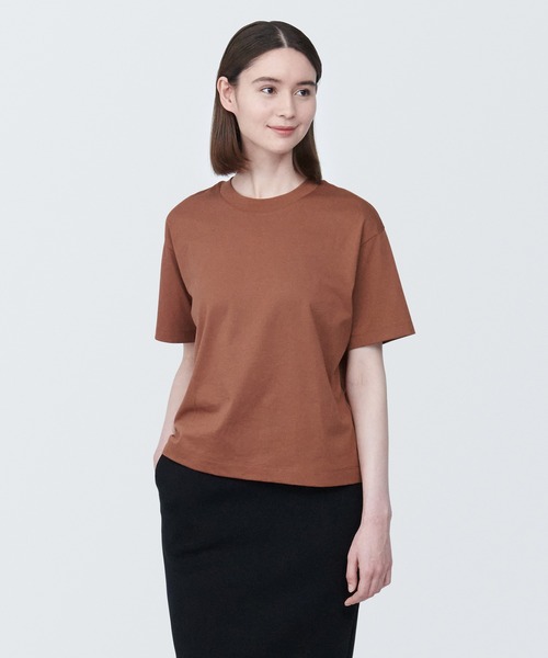 無印良品(ムジルシリョウヒン)の「婦人 天竺編みクルーネック半袖Tシャツ(Tシャツ/カットソー・レディース・ライトグリーン/グレー/イエロー系3/ホワイト/ライトブルー/ライトピンク/ブラック/バーガンディー/ブラウン・XL/L/M/S/XS)」の4枚目の写真