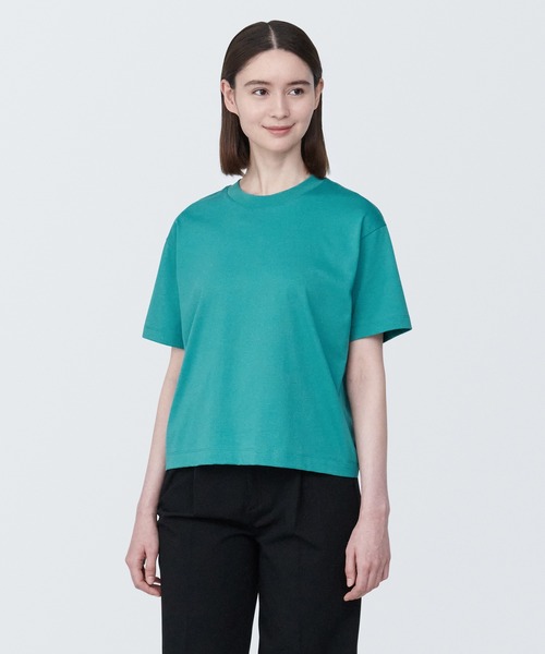 無印良品(ムジルシリョウヒン)の「婦人 天竺編みクルーネック半袖Tシャツ(Tシャツ/カットソー・レディース・ライトグリーン/グレー/イエロー系3/ホワイト/ライトブルー/ライトピンク/ブラック/バーガンディー/ブラウン・XL/L/M/S/XS)」の5枚目の写真