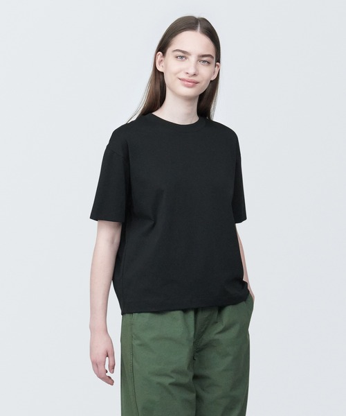 無印良品(ムジルシリョウヒン)の「婦人 天竺編みクルーネック半袖Tシャツ(Tシャツ/カットソー・レディース・ライトグリーン/グレー/イエロー系3/ホワイト/ライトブルー/ライトピンク/ブラック/バーガンディー/ブラウン・XL/L/M/S/XS)」の3枚目の写真