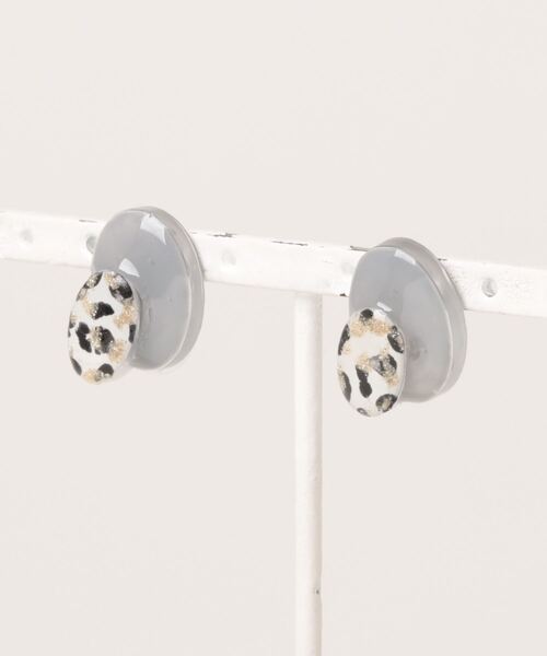 tone(トーン)の「【kun】大人かわいい牛柄ピアス(MA)(ピアス(両耳用)・レディース・イエロー/グリーン/レッド/ピンクベージュ/グレー/ターコイズブルー/シルバー/オレンジ/パープル/ブラウン/イエローゴールド・FREE)」の2枚目の写真