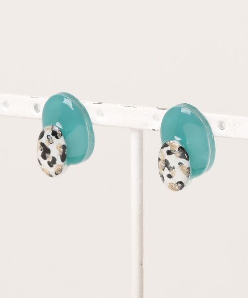 tone(トーン)の「【kun】大人かわいい牛柄ピアス(MA)(ピアス(両耳用)・レディース・イエロー/グリーン/レッド/ピンクベージュ/グレー/ターコイズブルー/シルバー/オレンジ/パープル/ブラウン/イエローゴールド・FREE)」の5枚目の写真