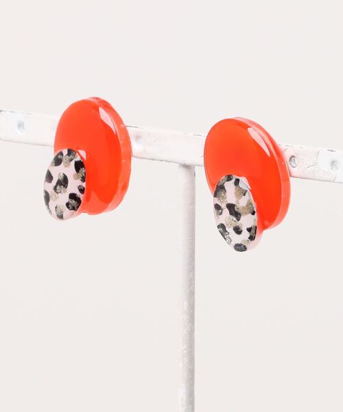 tone(トーン)の「【kun】大人かわいい牛柄ピアス(MA)(ピアス(両耳用)・レディース・イエロー/グリーン/レッド/ピンクベージュ/グレー/ターコイズブルー/シルバー/オレンジ/パープル/ブラウン/イエローゴールド・FREE)」の9枚目の写真