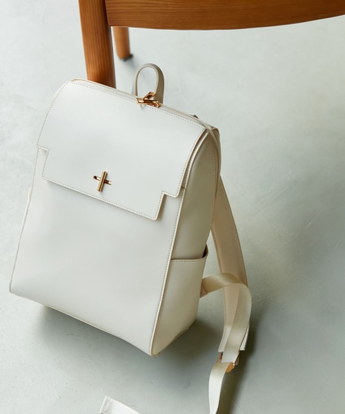 VIS(ビス)の「【A4対応・PC収納OK】6ポケットリュック(バックパック/リュック・レディース・キナリ/ブラック/ベージュ系その他・FREE)」の2枚目の写真