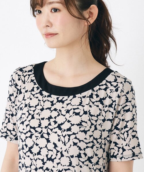 LAURA ASHLEY(ローラアシュレイ)の「【WEB限定/ジャージ素材/同柄アイテムあり】シャドウ フローラル柄 ワンピース(ワンピース・レディース・ブルー系・40/38)」の9枚目の写真