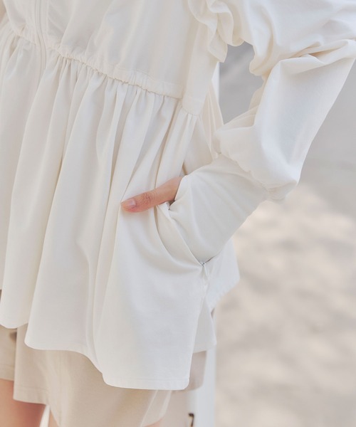 [ラッシュガード]指穴付きウエストストリング肩フリルパーカー