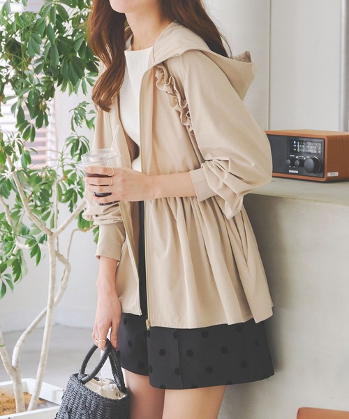 [ラッシュガード]指穴付きウエストストリング肩フリルパーカー