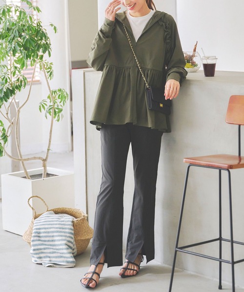 [ラッシュガード]指穴付きウエストストリング肩フリルパーカー