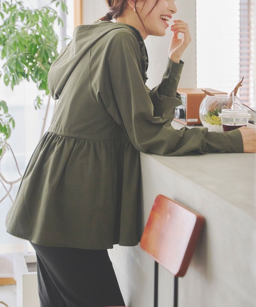 [ラッシュガード]指穴付きウエストストリング肩フリルパーカー