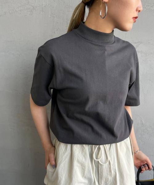 HANES（ヘインズ）の「【WEB限定】[HANES/ヘインズ] ショートスリーブ モックネックTシャツ（Tシャツ/カットソー・レディース・ホワイト/チャコールグレー/ブラック・S/M）」の3枚目の写真