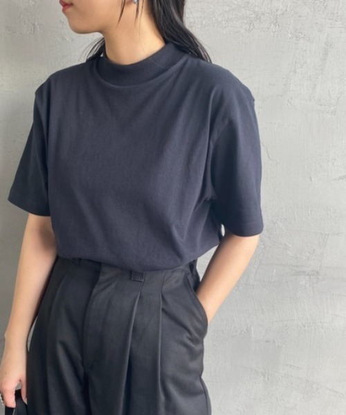 HANES（ヘインズ）の「【WEB限定】[HANES/ヘインズ] ショートスリーブ モックネックTシャツ（Tシャツ/カットソー・レディース・ホワイト/チャコールグレー/ブラック・S/M）」の2枚目の写真