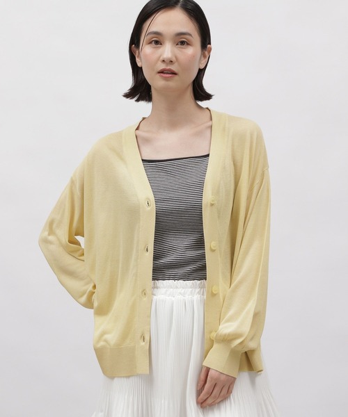 LAKOLE(ラコレ)の「シアーVネックカーディガン / 112100(カーディガン/ボレロ・レディース・イエロー/ブルー/ブラック・SMALL/MEDIUM)」の3枚目の写真