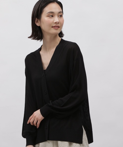 LAKOLE(ラコレ)の「シアーVネックカーディガン / 112100(カーディガン/ボレロ・レディース・イエロー/ブルー/ブラック・SMALL/MEDIUM)」の2枚目の写真