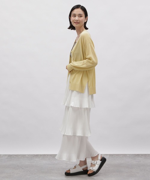 LAKOLE(ラコレ)の「シアーVネックカーディガン / 112100(カーディガン/ボレロ・レディース・イエロー/ブルー/ブラック・SMALL/MEDIUM)」の11枚目の写真