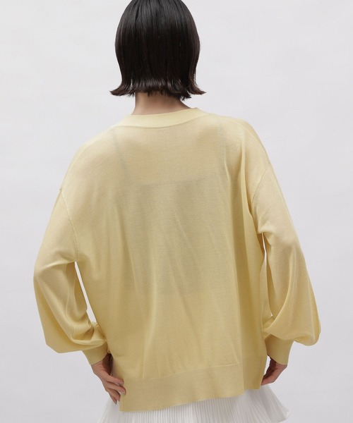 LAKOLE(ラコレ)の「シアーVネックカーディガン / 112100(カーディガン/ボレロ・レディース・イエロー/ブルー/ブラック・SMALL/MEDIUM)」の15枚目の写真