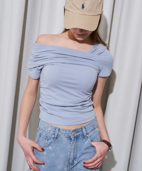 MOCOA'S(モコアズ)の「ワンショルギャザートップス(Tシャツ/カットソー・レディース・ホワイト/ブラック/ブルー/チャコール・FREE)」の4枚目の写真