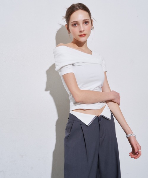 MOCOA'S(モコアズ)の「ワンショルギャザートップス(Tシャツ/カットソー・レディース・ホワイト/ブラック/ブルー/チャコール・FREE)」の6枚目の写真