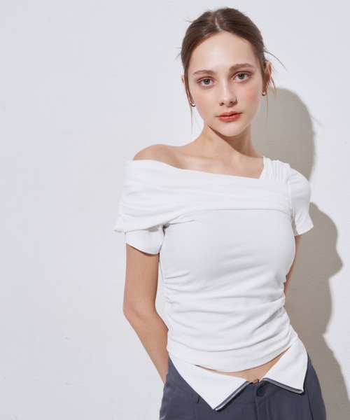 MOCOA'S(モコアズ)の「ワンショルギャザートップス(Tシャツ/カットソー・レディース・ホワイト/ブラック/ブルー/チャコール・FREE)」の5枚目の写真