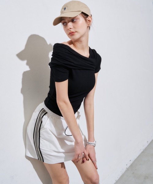 MOCOA'S(モコアズ)の「ワンショルギャザートップス(Tシャツ/カットソー・レディース・ホワイト/ブラック/ブルー/チャコール・FREE)」の16枚目の写真