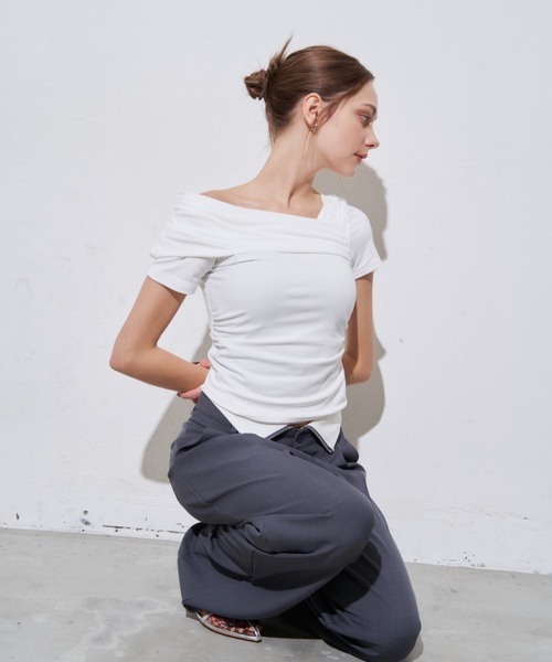 MOCOA'S(モコアズ)の「ワンショルギャザートップス(Tシャツ/カットソー・レディース・ホワイト/ブラック/ブルー/チャコール・FREE)」の9枚目の写真