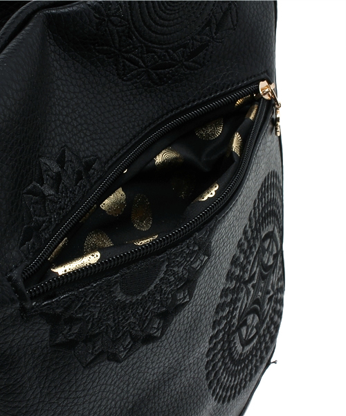 Desigual（デシグアル）の「★「Desigual/デシグアル」フェイクレザーショルダーバッグ（ショルダーバッグ・レディース・ブラック/レッド・ONE SIZE）」の17枚目の写真