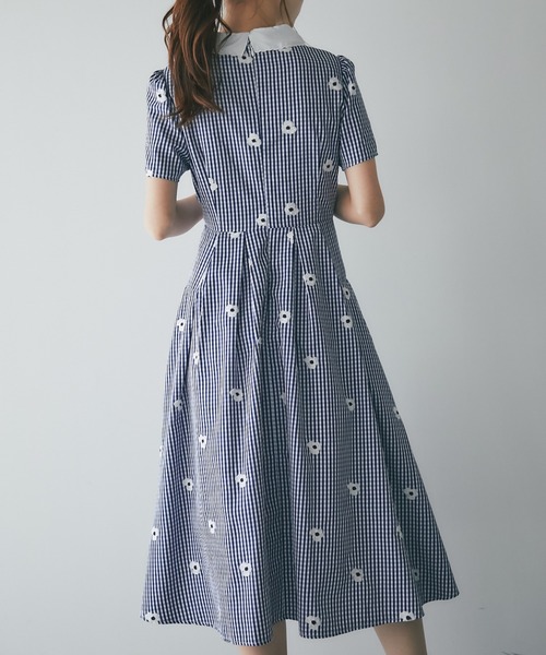 tocco closet（トッコ　クローゼット）の「襟付きフラワー刺繍×ギンガムチェックワンピース（ワンピース・レディース・ブラック/ネイビー・M）」の16枚目の写真