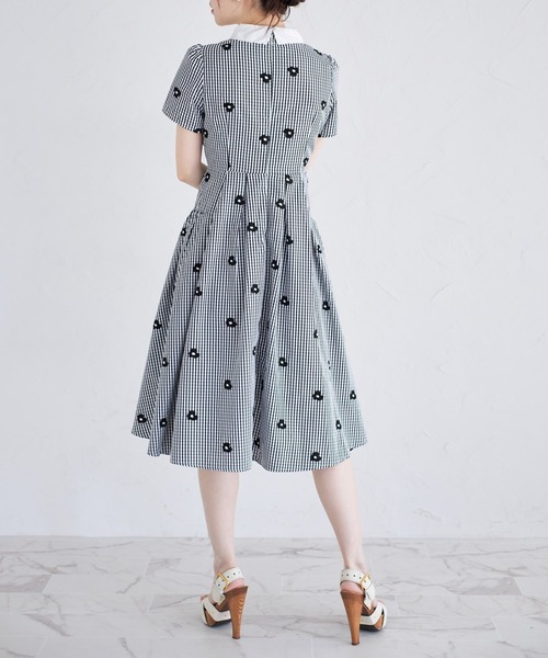tocco closet（トッコ　クローゼット）の「襟付きフラワー刺繍×ギンガムチェックワンピース（ワンピース・レディース・ブラック/ネイビー・M）」の8枚目の写真