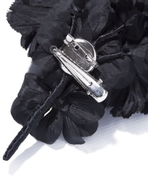 IRIS47（イリスフォーセブン）の「【IRIS47】carnation corsage / カーネーション コサージュ（ブローチ/コサージュ・レディース・ブラック系・FREE）」の4枚目の写真