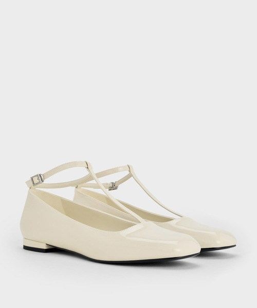 CHARLES & KEITH(チャールズ & キース)の「パテント Tバーアンクルストラップバレエフラット(バレエシューズ・レディース・ブラック系その他6/オフホワイト・22.5cm/23cm/23.5cm/24.5cm/25cm)」の3枚目の写真