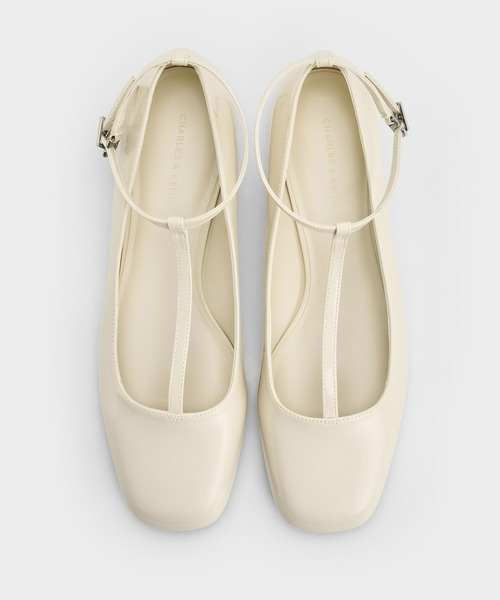 CHARLES & KEITH(チャールズ & キース)の「パテント Tバーアンクルストラップバレエフラット(バレエシューズ・レディース・ブラック系その他6/オフホワイト・22.5cm/23cm/23.5cm/24.5cm/25cm)」の6枚目の写真