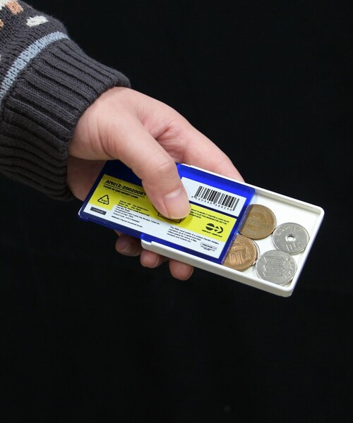 bpr BEAMS(ビーピーアール ビームス )の「ANAheim / Money Card(財布・メンズ・グリーン/ブルー/レッド・ONE SIZE)」の2枚目の写真