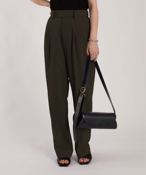 1chaku.（イッチャク）の「ツータックストレートパンツ（スラックス・レディース・ブラウン/ダークカーキ/ターコイズブルー/アッシュブラウン/ライトベージュ/アイボリー/グレー/ブラック・XS/S/M/L/XL）」の7枚目の写真