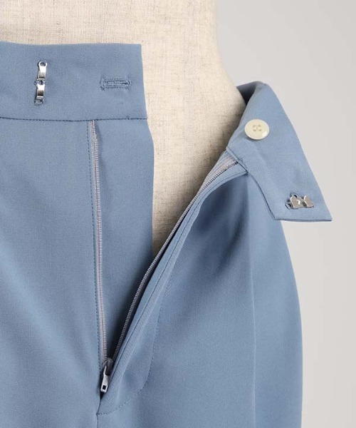 1chaku.（イッチャク）の「ツータックストレートパンツ（スラックス・レディース・ブラウン/ダークカーキ/ターコイズブルー/アッシュブラウン/ライトベージュ/アイボリー/グレー/ブラック・XS/S/M/L/XL）」の16枚目の写真