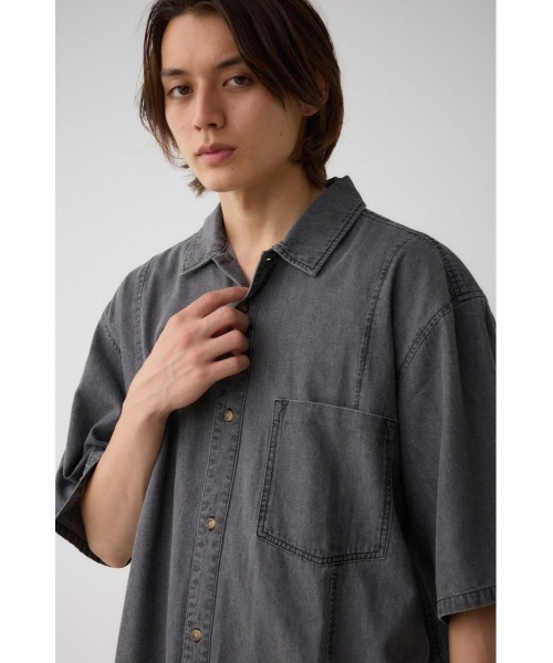 AZUL by moussy（アズールバイマウジー）の「ライトオンスデニムオーバーシャツ（シャツ/ブラウス・メンズ・ライトブラック/ライトブルー・FREE）」の4枚目の写真