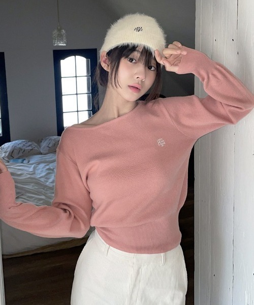 ニット セーター A'GEM/9 × .kom 「muah muah/ムーアムーア」 STITCH LOGO SOFT BOATNECK KNIT/ス A'GEM/9 × .kom 『muah muah/ムーアムーア』 STITCH LOGO SOFT
