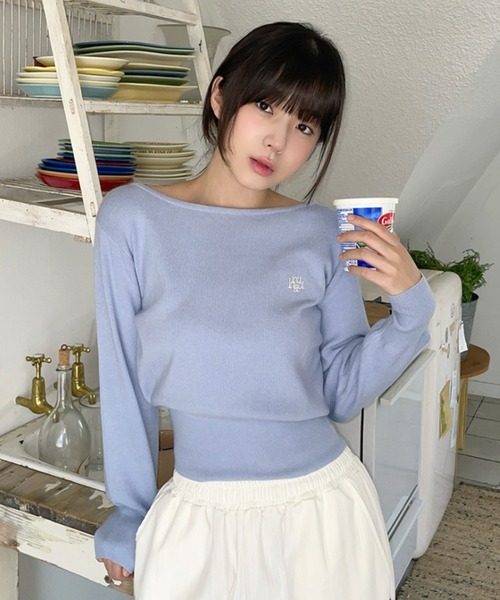 muahmuah(ムーアムーア)の「A'GEM/9 × .kom 『muah muah/ムーアムーア』 STITCH LOGO SOFT BOATNECK KNIT/ステッチロゴソフトボートネック ニット(ニット/セーター・レディース・ブラック/アイボリー/ピンク/ブルー・FREE)」の5枚目の写真