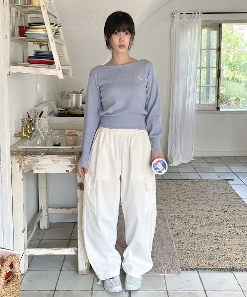 muahmuah(ムーアムーア)の「A'GEM/9 × .kom 『muah muah/ムーアムーア』 STITCH LOGO SOFT BOATNECK KNIT/ステッチロゴソフトボートネック ニット(ニット/セーター・レディース・ブラック/アイボリー/ピンク/ブルー・FREE)」の7枚目の写真