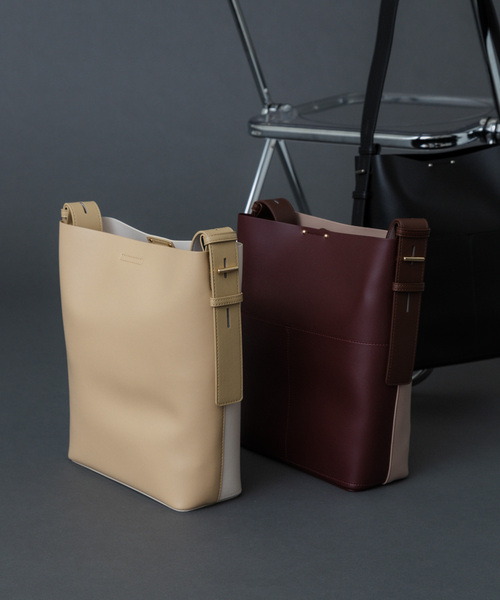 SENSE OF PLACE by URBAN RESEARCH（センスオブプレイスバイアーバンリサーチ）の「アウトポケットスクエアショルダーバッグ（ショルダーバッグ・レディース・ブラック/アイボリー/ブラウン・ONE）」の2枚目の写真