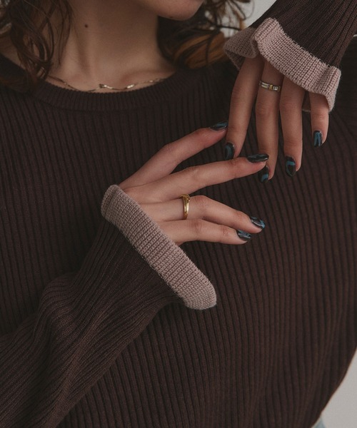 ad thie（アドティエ）の「配色フレアスリーブリブニット（ニット/セーター・レディース・レッド/ダークブラウン/ブラック/ピンクベージュ/カーキ/オフホワイト・FREE）」の3枚目の写真